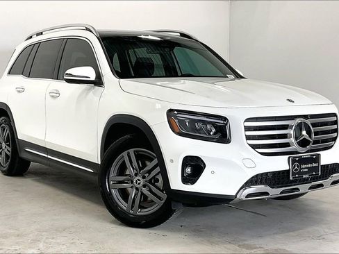 Used 2026 Mercedes-Benz GLB 250 4MATIC image 1