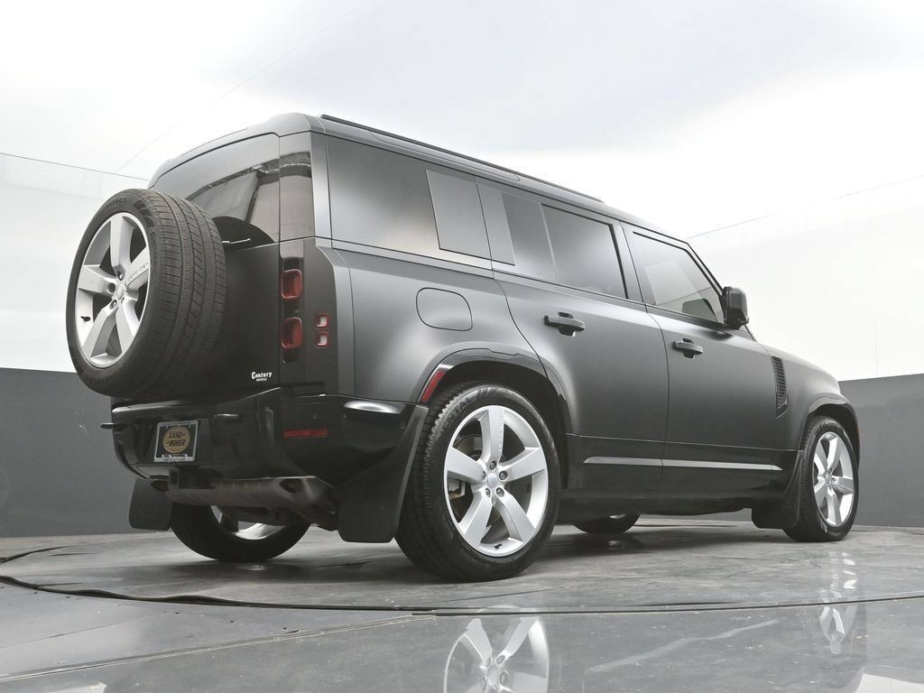 Used 2025 Land Rover Defender 110 X-Dynamic SE AWD/4WD image 36