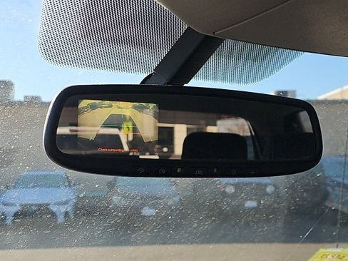 Used 2013 Toyota Tundra 4x4 CrewMax image 11