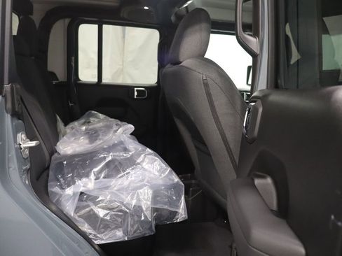 New 2025 Jeep Gladiator Sport image 17