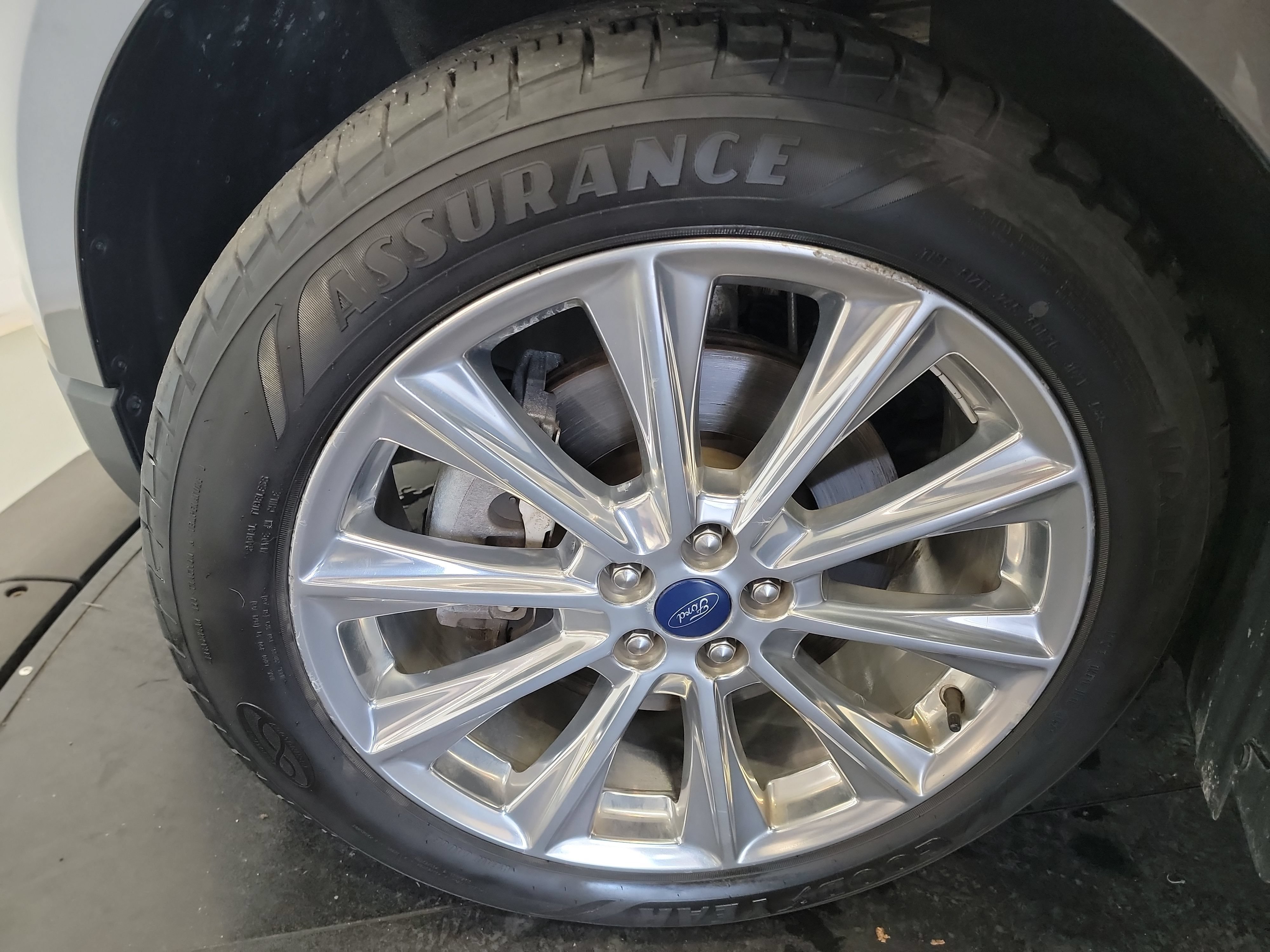 Used 2018 Ford Edge Titanium w/ Equipment Group 301A AWD/4WD image 30