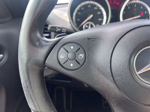 Used 2011 Mercedes-Benz SLK 300 image 27