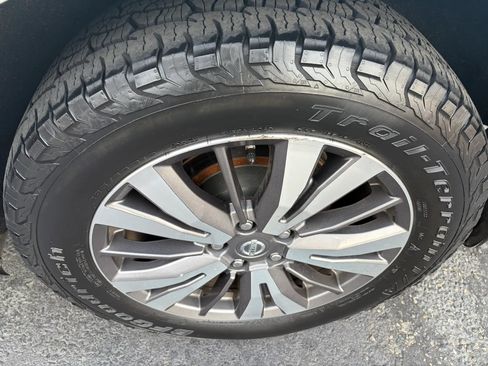 Used 2018 Nissan Pathfinder 4WD image 9