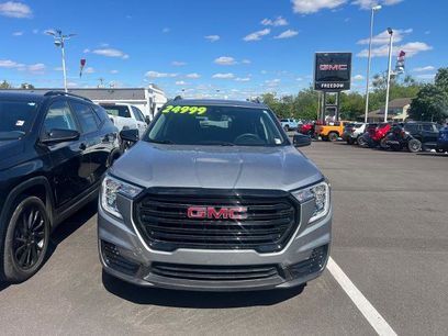 Used 2024 GMC Terrain SLE w/ Driver Convenience Package