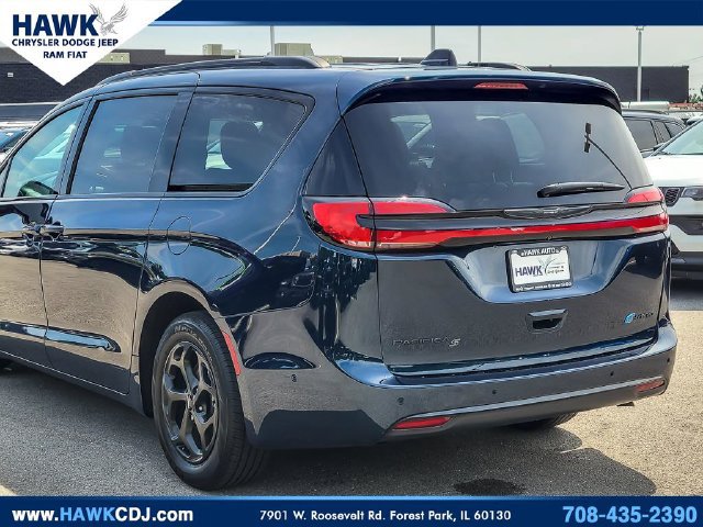 Certified 2024 Chrysler Pacifica Premium FWD image 6