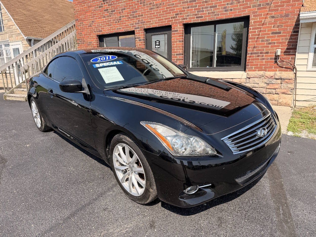 Used 2011 INFINITI G37 Convertible w/ Premium Pkg RWD image 3