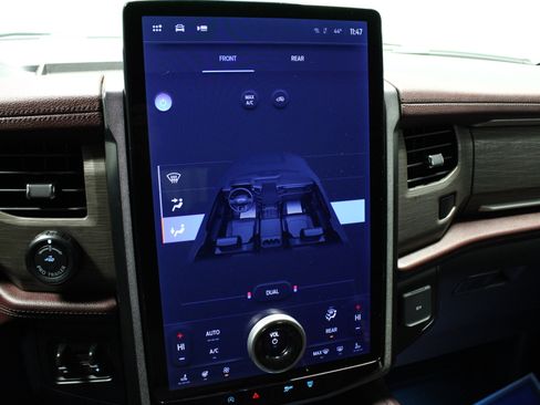 Used 2024 Ford Expedition Limited image 27