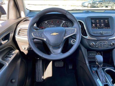 Used 2023 Chevrolet Equinox LT w/ Driver Convenience Package image 17