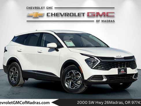 Used 2025 Kia Sportage LX image 1