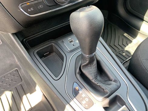 Used 2019 Jeep Cherokee Latitude w/ Popular Appearance Group FWD image 15
