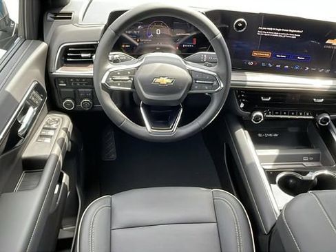 New 2026 Chevrolet Suburban Premier image 13