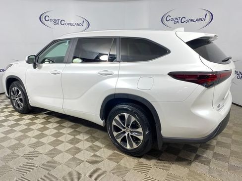 Certified 2024 Toyota Highlander XLE AWD/4WD image 4