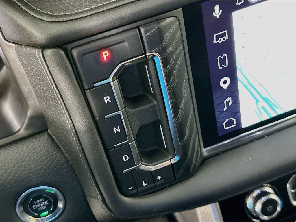 Used 2023 GMC Yukon XL Denali AWD/4WD image 17