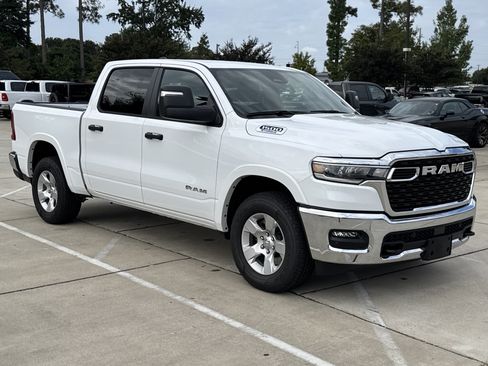 Used 2025 RAM 1500 Big Horn AWD/4WD image 2