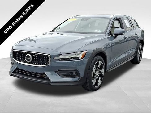 Certified 2024 Volvo V60 B5 Cross Country Plus AWD/4WD image 4