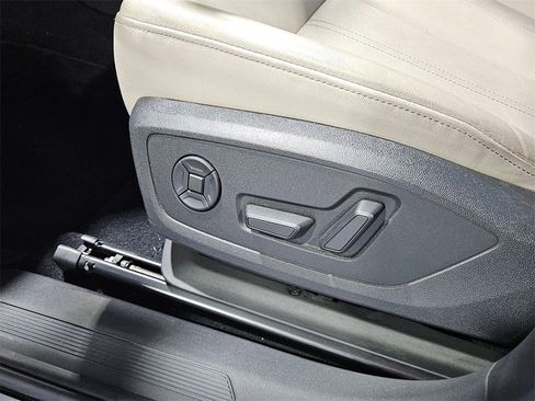 Used 2022 Audi Q4 e-tron Premium w/ Convenience Package image 16