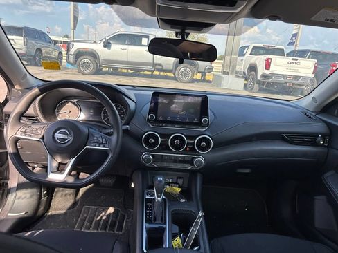 Used 2025 Nissan Sentra SV FWD image 7