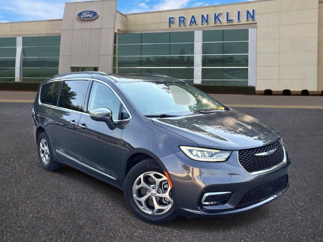 Used 2022 Chrysler Pacifica Limited w/ Uconnect Theater Family Group AWD/4WD image 1