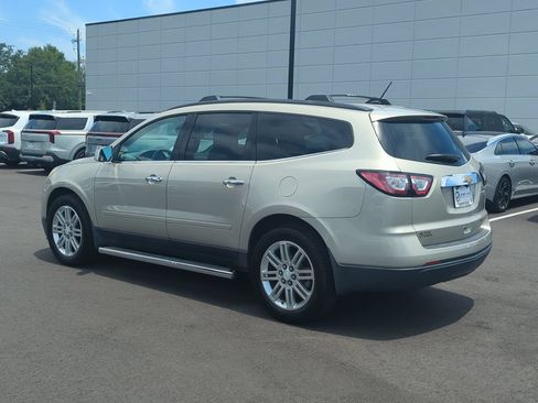 Used 2015 Chevrolet Traverse LT w/ Style and Technology Package FWD image 5