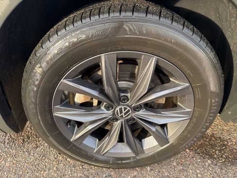 Used 2022 Volkswagen Tiguan SE image 8