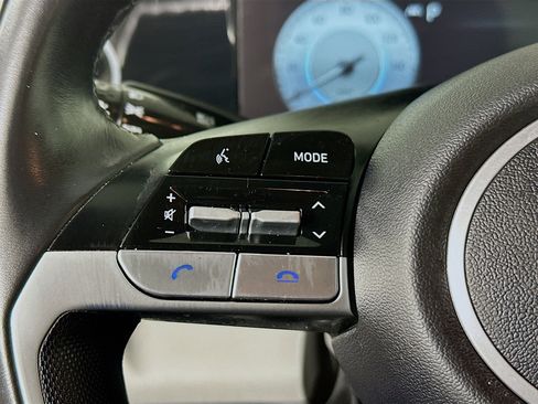 Used 2023 Hyundai Elantra Limited image 16