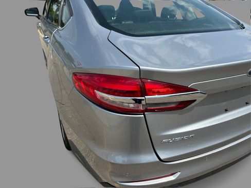 Used 2020 Ford Fusion SE FWD image 26