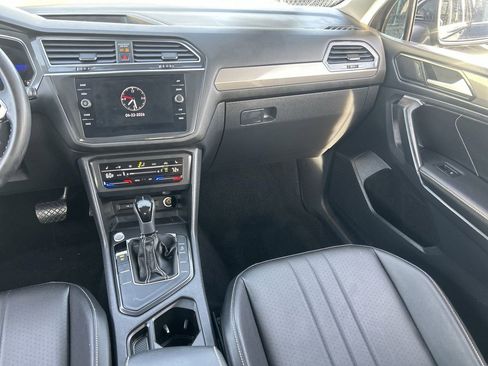 Used 2023 Volkswagen Tiguan SE w/ Panoramic Sunroof Package FWD image 13