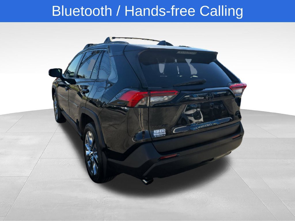 Used 2021 Toyota RAV4 XLE Premium AWD/4WD image 4