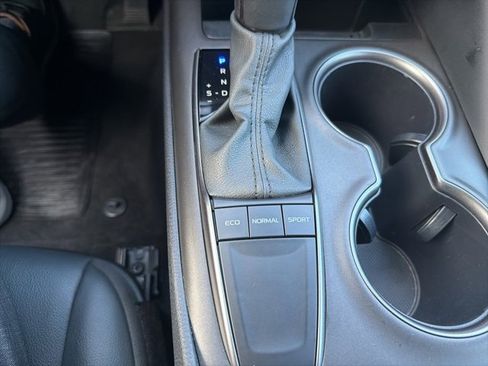 Used 2024 Toyota Camry SE image 60