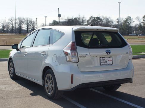 Used 2015 Toyota Prius V Three image 16