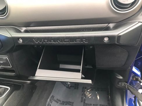 Used 2018 Jeep Wrangler Unlimited Sport S AWD/4WD image 47
