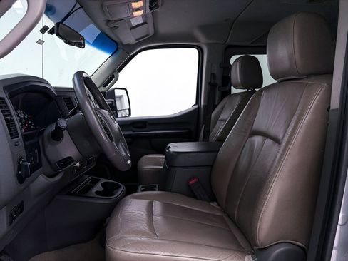 Used 2014 Nissan NV 3500 SL w/ Technology Package RWD image 12