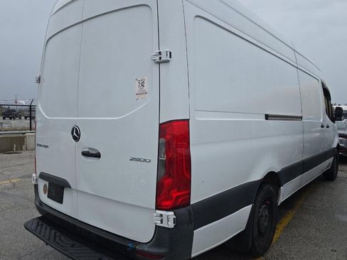 Used 2021 Mercedes-Benz Sprinter 2500 w/ Driver Convenience Package image 4