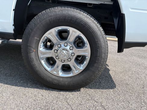 Certified 2025 RAM 2500 Big Horn AWD/4WD image 10