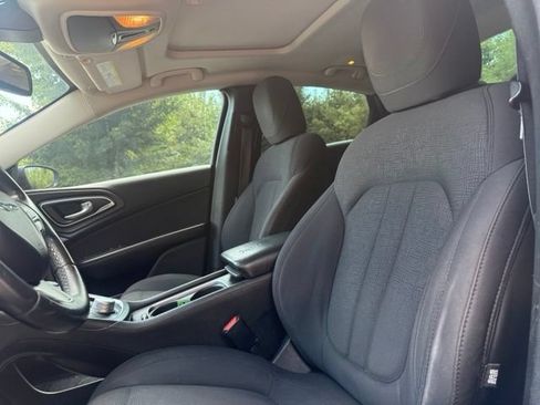 Used 2015 Chrysler 200 Limited w/ Convenience Group FWD image 9