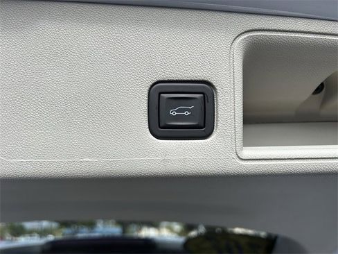 Used 2023 GMC Terrain Denali w/ Denali Premium Package image 17