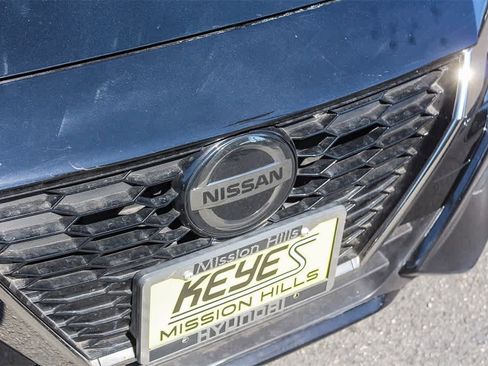 Used 2023 Nissan Sentra SR w/ SR Premium Package image 13