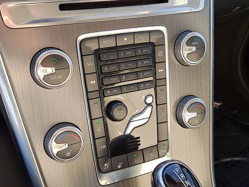 Used 2016 Volvo XC60 T6 Platinum w/ Climate Package image 24