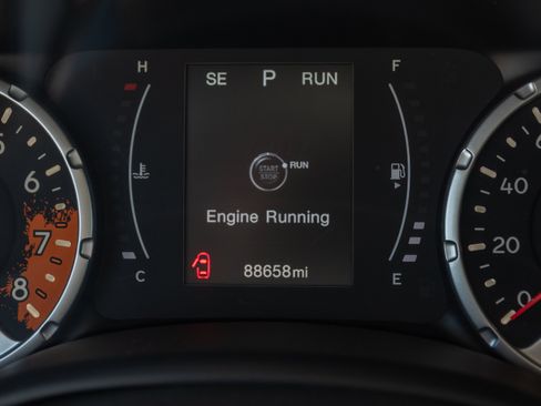 Used 2018 Jeep Renegade Latitude FWD image 3