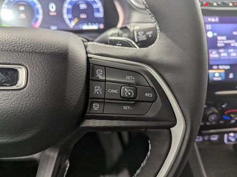 New 2024 Jeep Grand Cherokee Altitude image 24