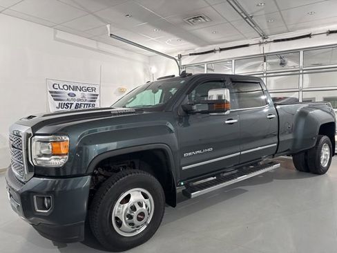 Used 2019 GMC Sierra 3500 Denali w/ Duramax Plus Package image 5