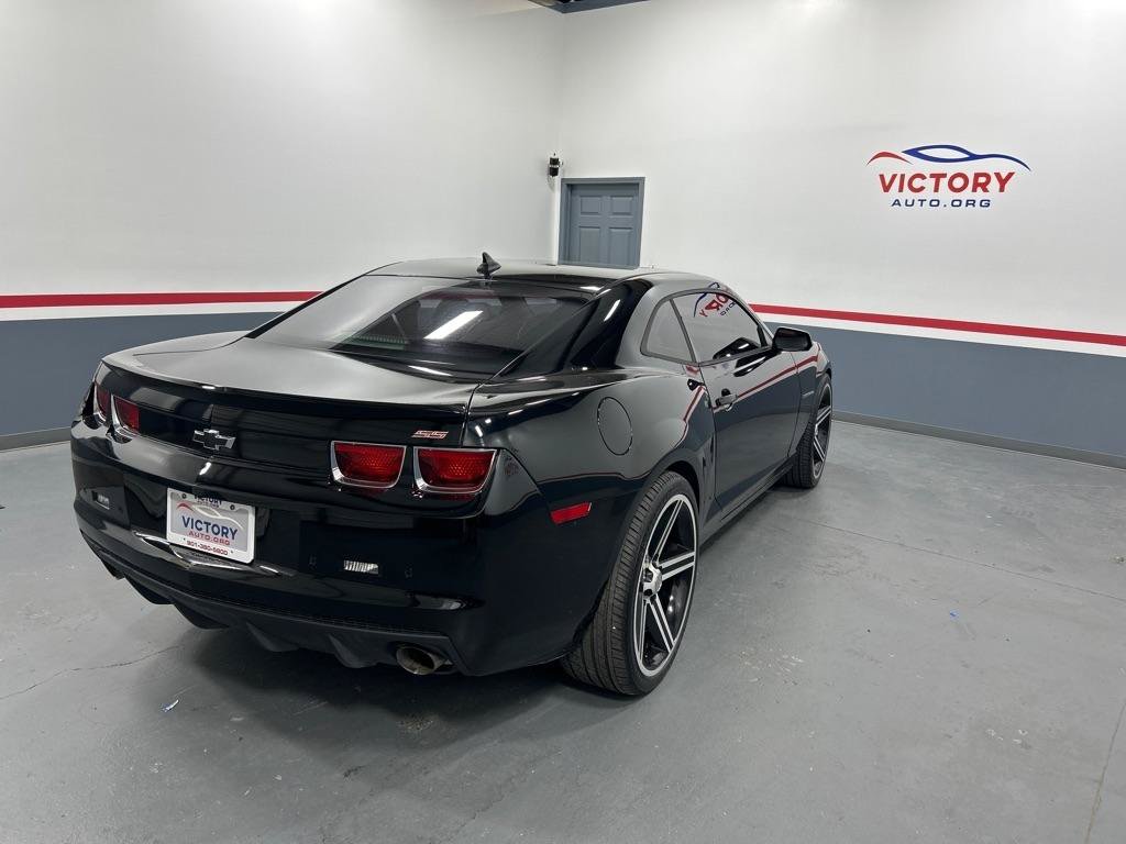 Used 2013 Chevrolet Camaro SS w/ Silver Rally Stripe Package RWD image 3