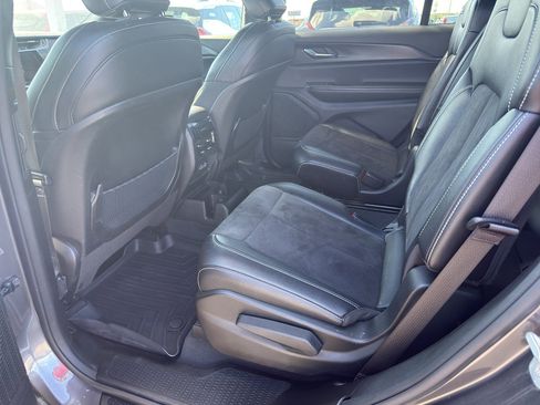 Used 2023 Jeep Grand Cherokee L Laredo image 8