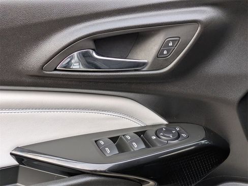 Used 2025 Chevrolet Trax LT w/ LT Convenience Package image 13