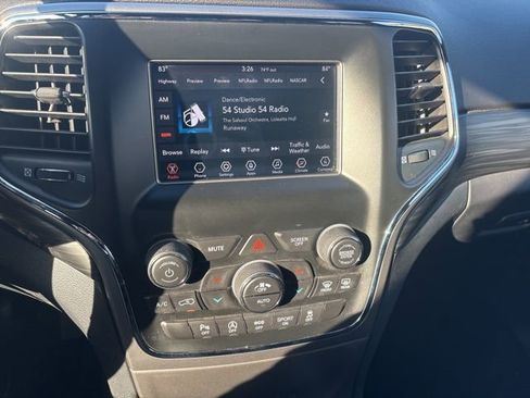 Used 2020 Jeep Grand Cherokee Laredo image 26