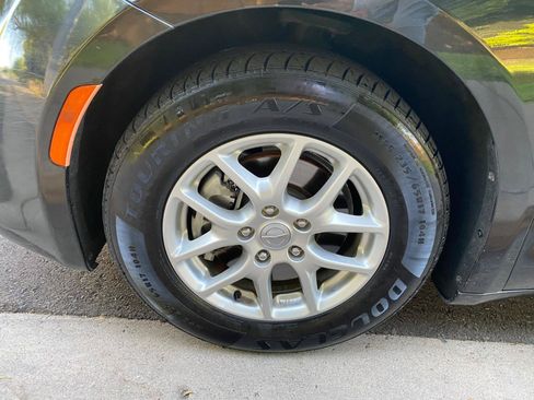 Used 2020 Chrysler Pacifica Touring-L FWD image 28