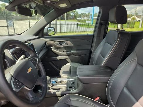 Used 2023 Chevrolet Traverse Premier FWD image 18