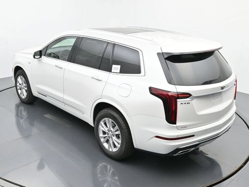 New 2025 Cadillac XT6 Luxury image 25