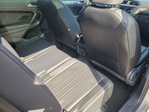Certified 2022 Volkswagen Tiguan SE R-Line FWD image 33
