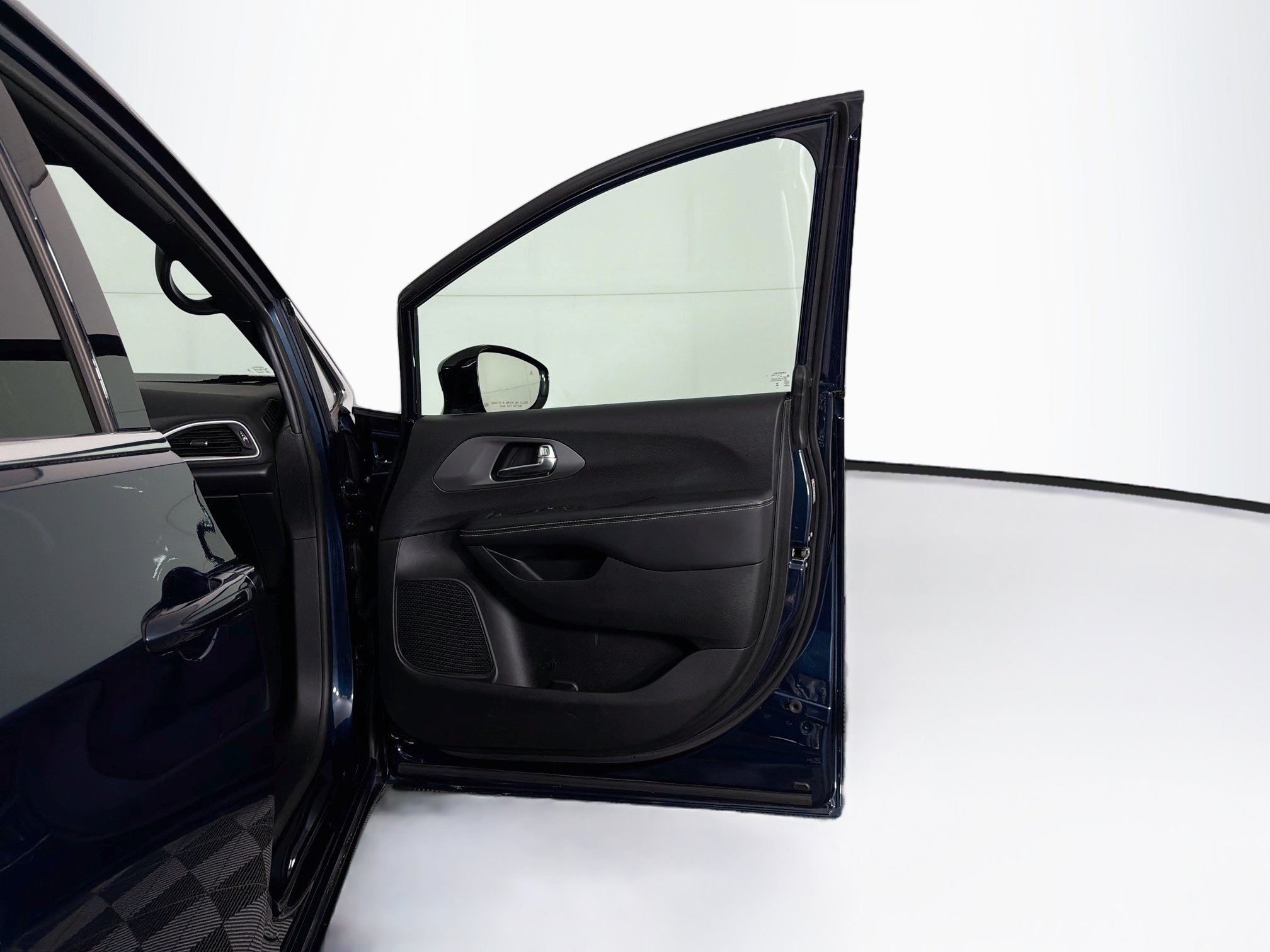 Used 2025 Chrysler Pacifica Select FWD image 34